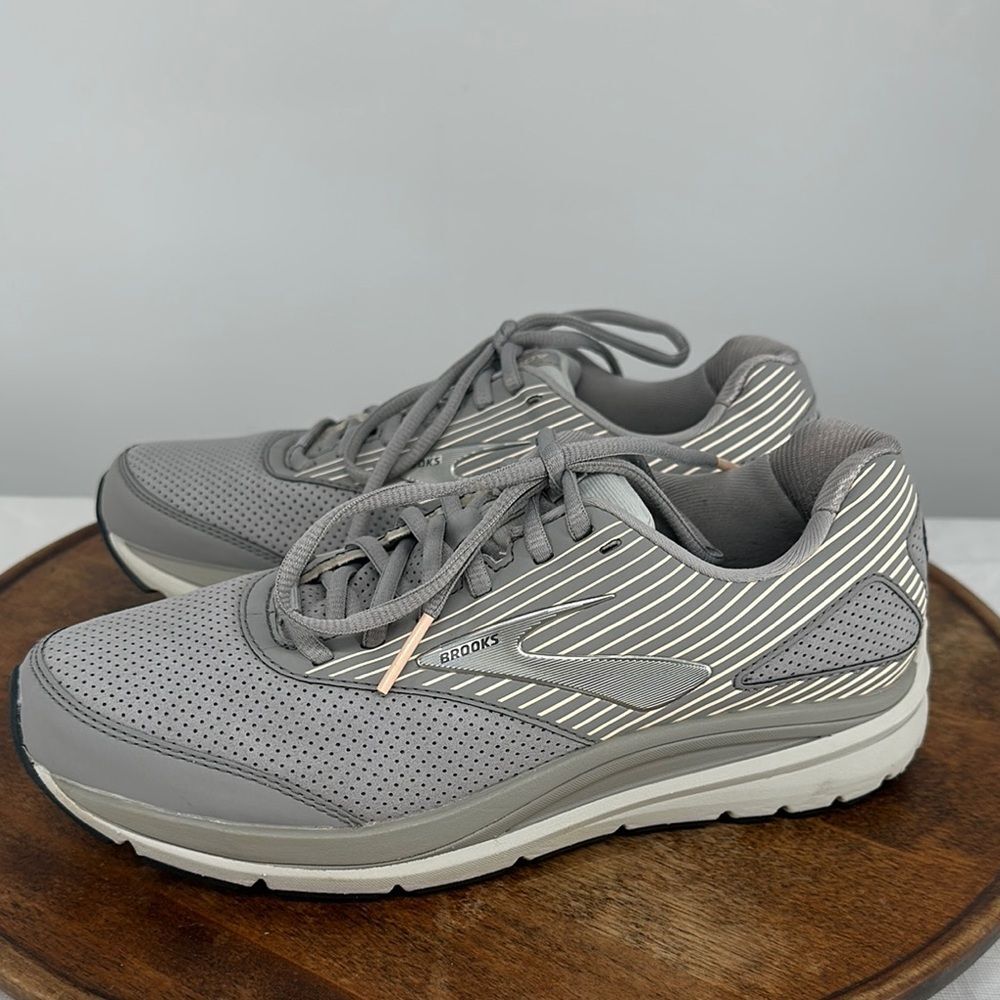 Brooks Shoes Wm 9 B Addiction Walk Sneakers Gray